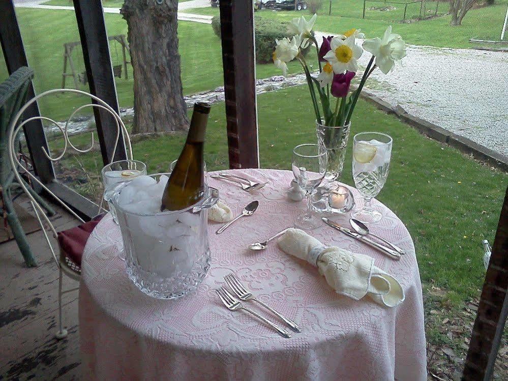 The Pines Of Dresden Bed & Breakfast Екстериор снимка